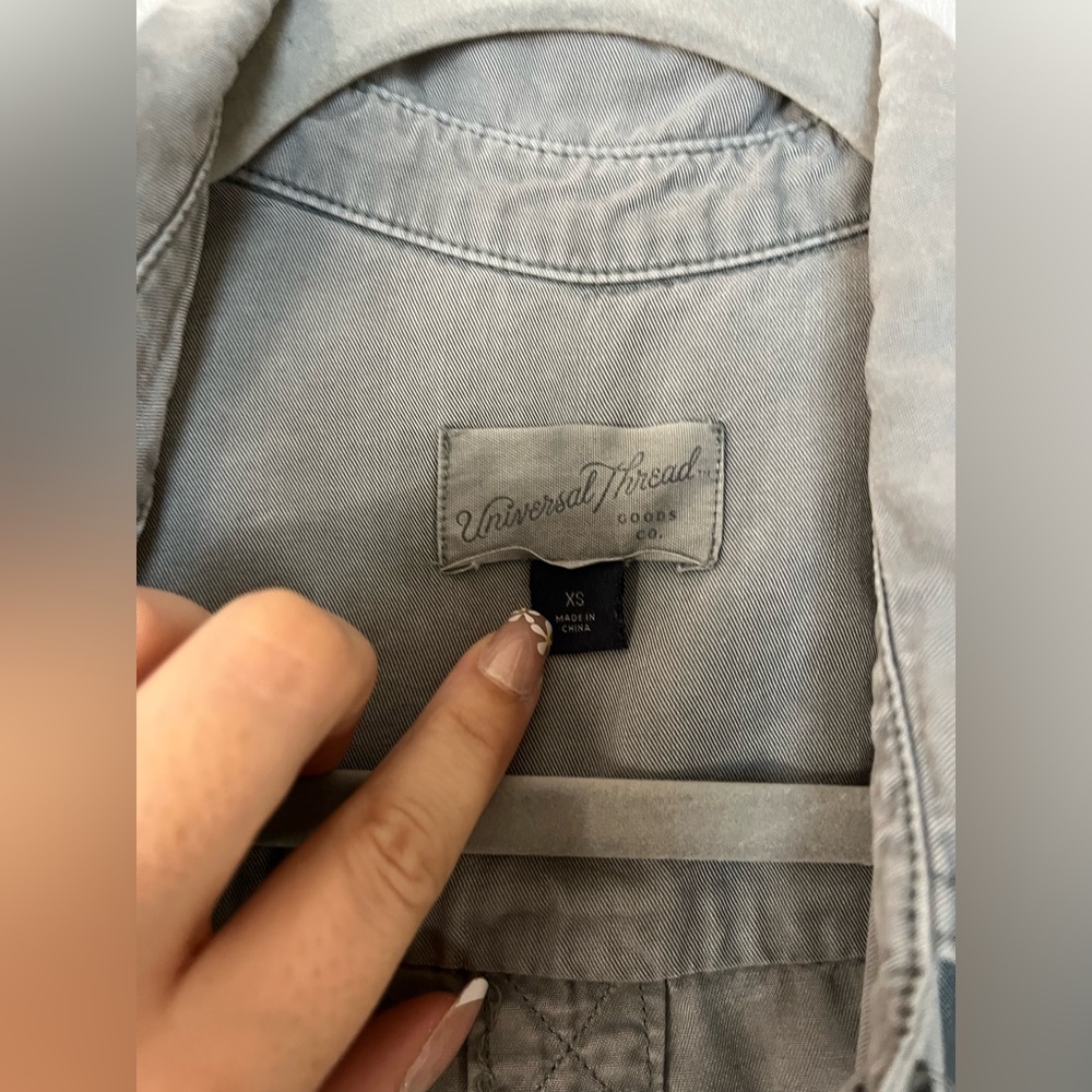 Button down - Picture 2 of 3